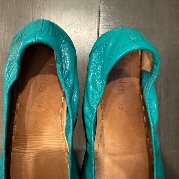 Tieks Turquoise  Blue Ballet Flats with Patent Leather Finish size 13 - Picture 3 of 8